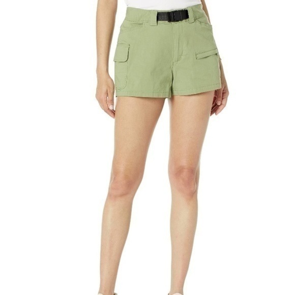 Mountain Hardwear Pants - NWT Mountain Hardwear Cascade Pass Shorts